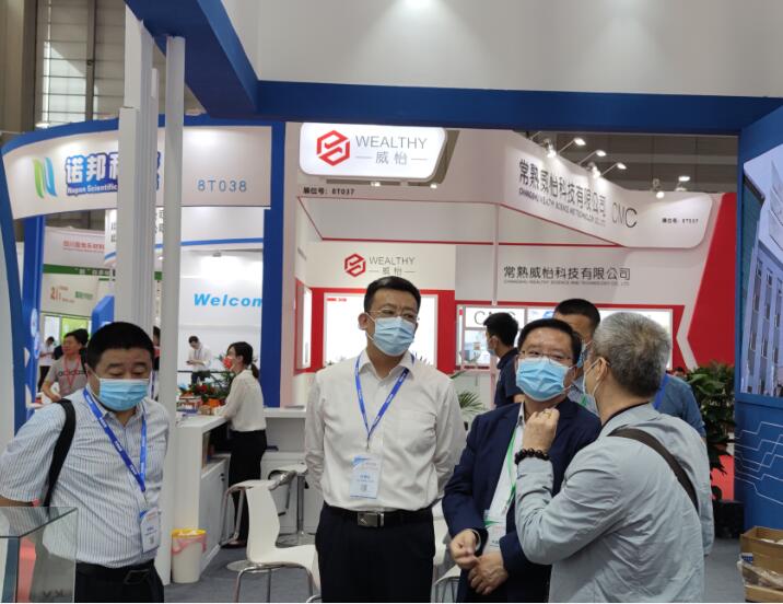 滕方迁参观中国国际电池技术展览会